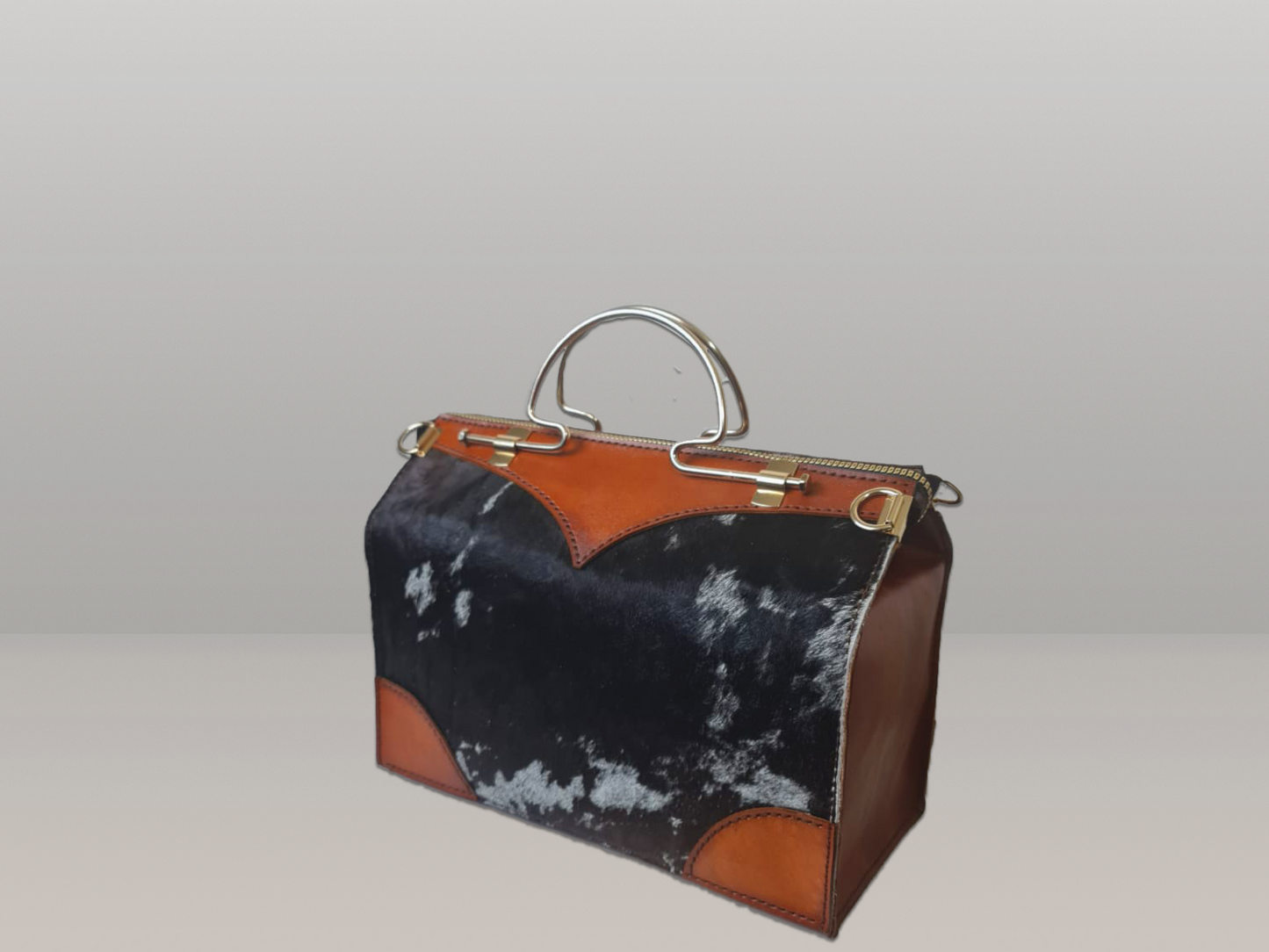 Due tone leather bag with an elegant handle