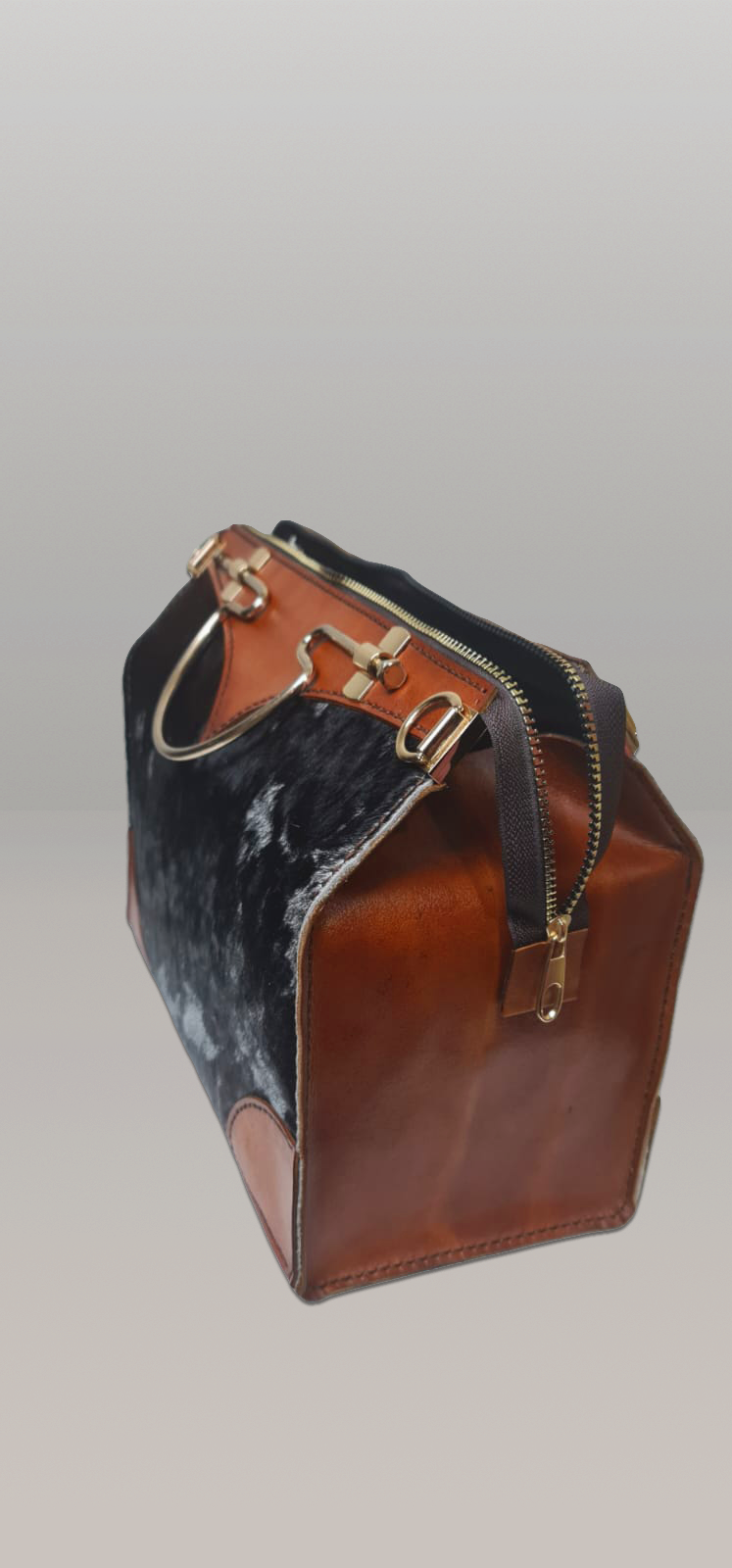 Due tone leather bag with an elegant handle